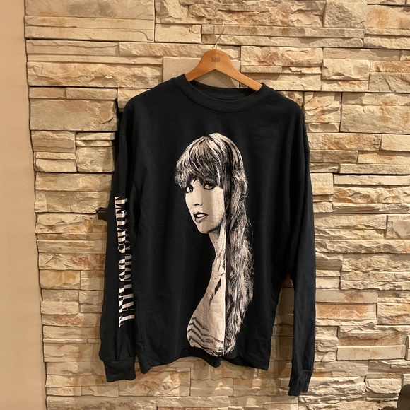 Taylor Swift  The Eras Tour Navy Blue Long Sleeve T -Shirt , Size M - Picture 1 of 6